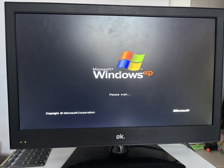 Vând PC funcțional cu Windows Xp