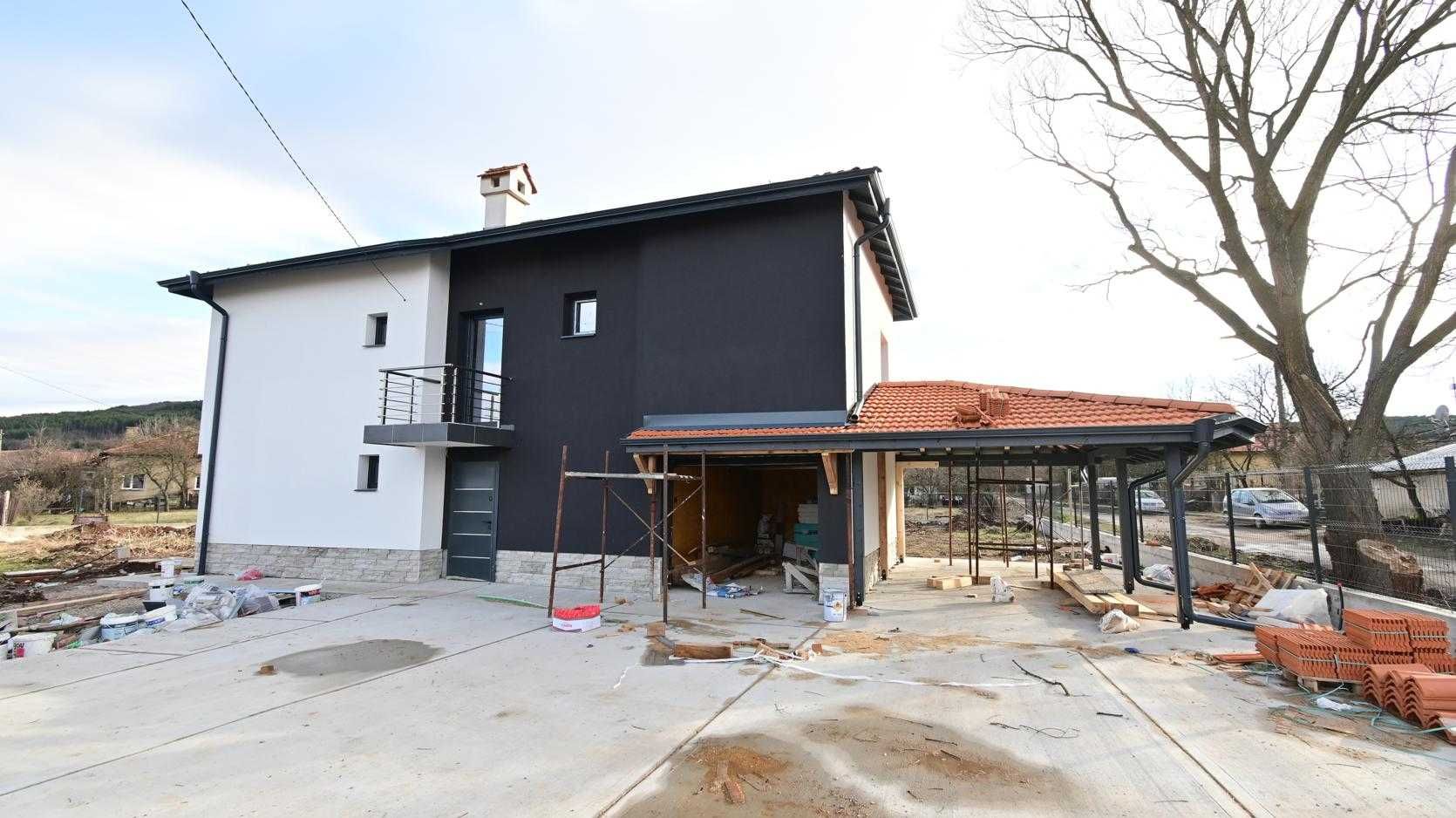 Нова двуетажна къща с гараж в село Гълъбник, Област Перник