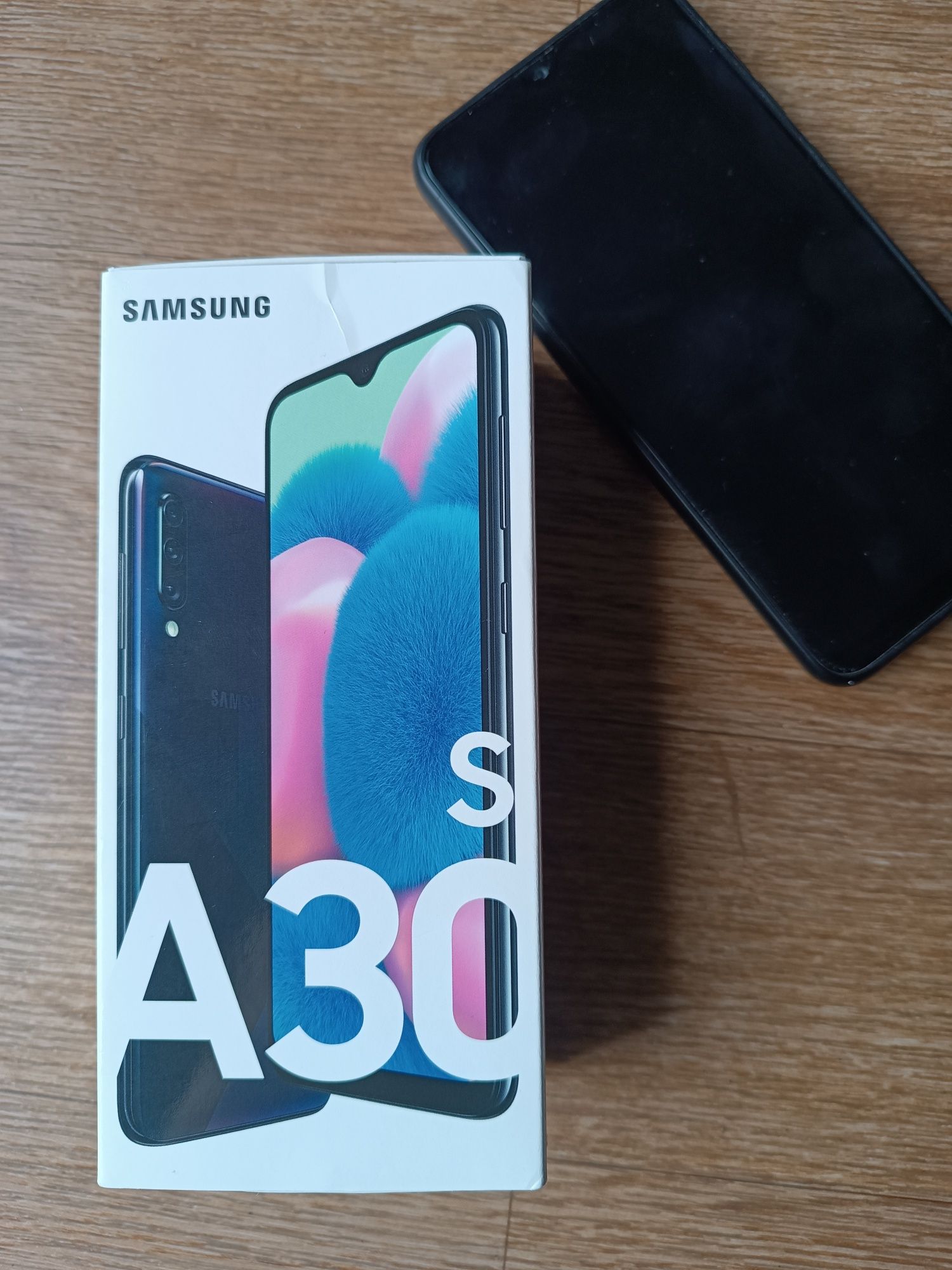 Samsung Galaxy A30s и смарт часы Galaxi Fit 2