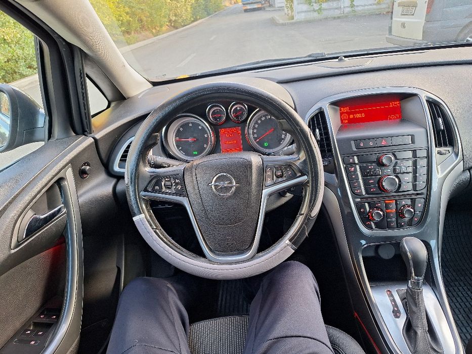 Opel astra j 2.0d automat 2013