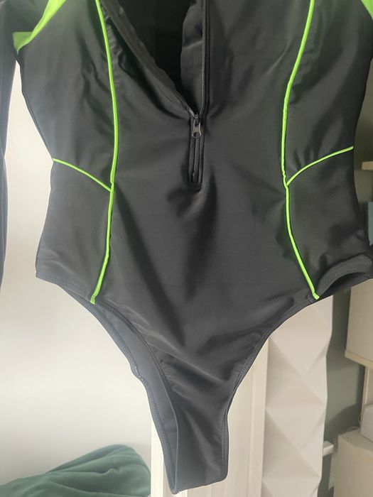 Costum baie negru cu verde