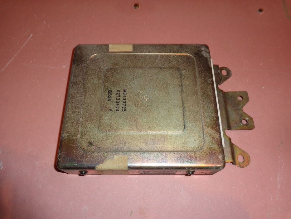 Продавам компютър за Митсубиши лансър 1991 г.