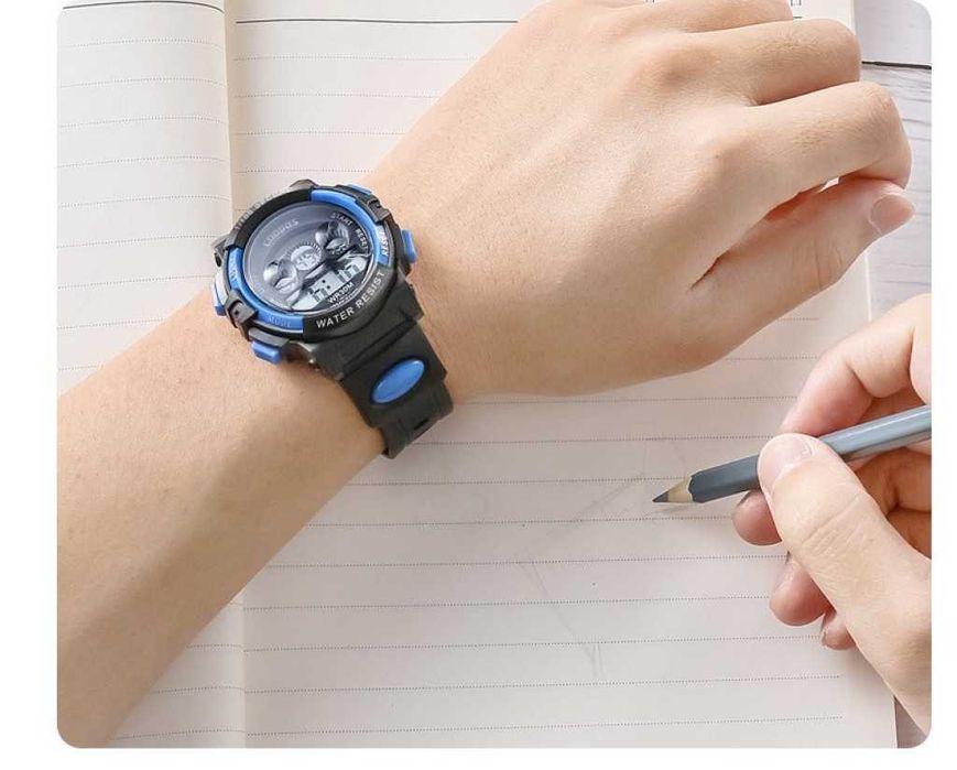 Мултифункционален детски водоустойчив до 30 метра часовник