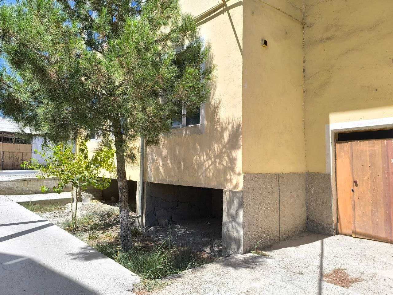 Kvartira sotiladi yoki Arendaga beriladi  Geofizika 85 kv.m