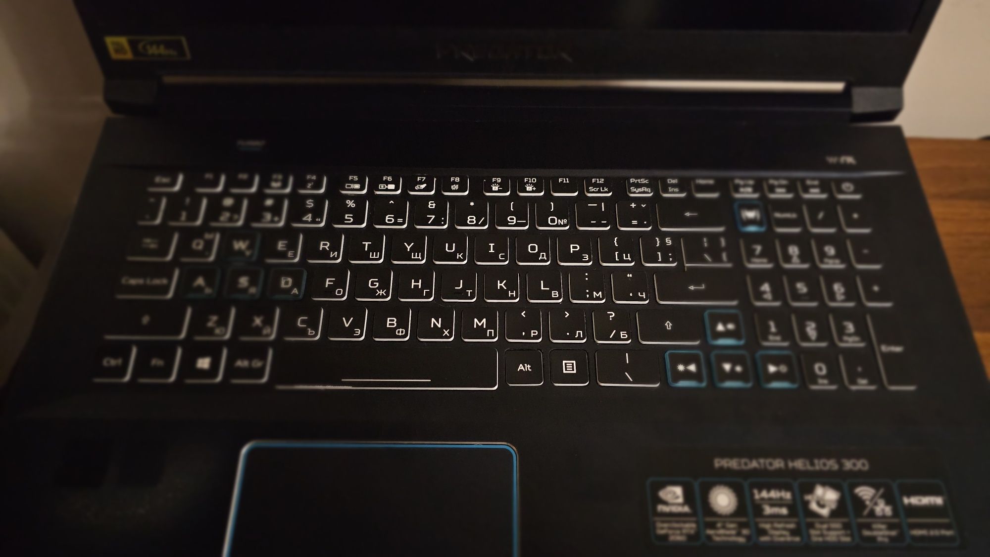Геймърски Лаптоп Acer Predator Helios 300 PH317-53 (+ охладител)