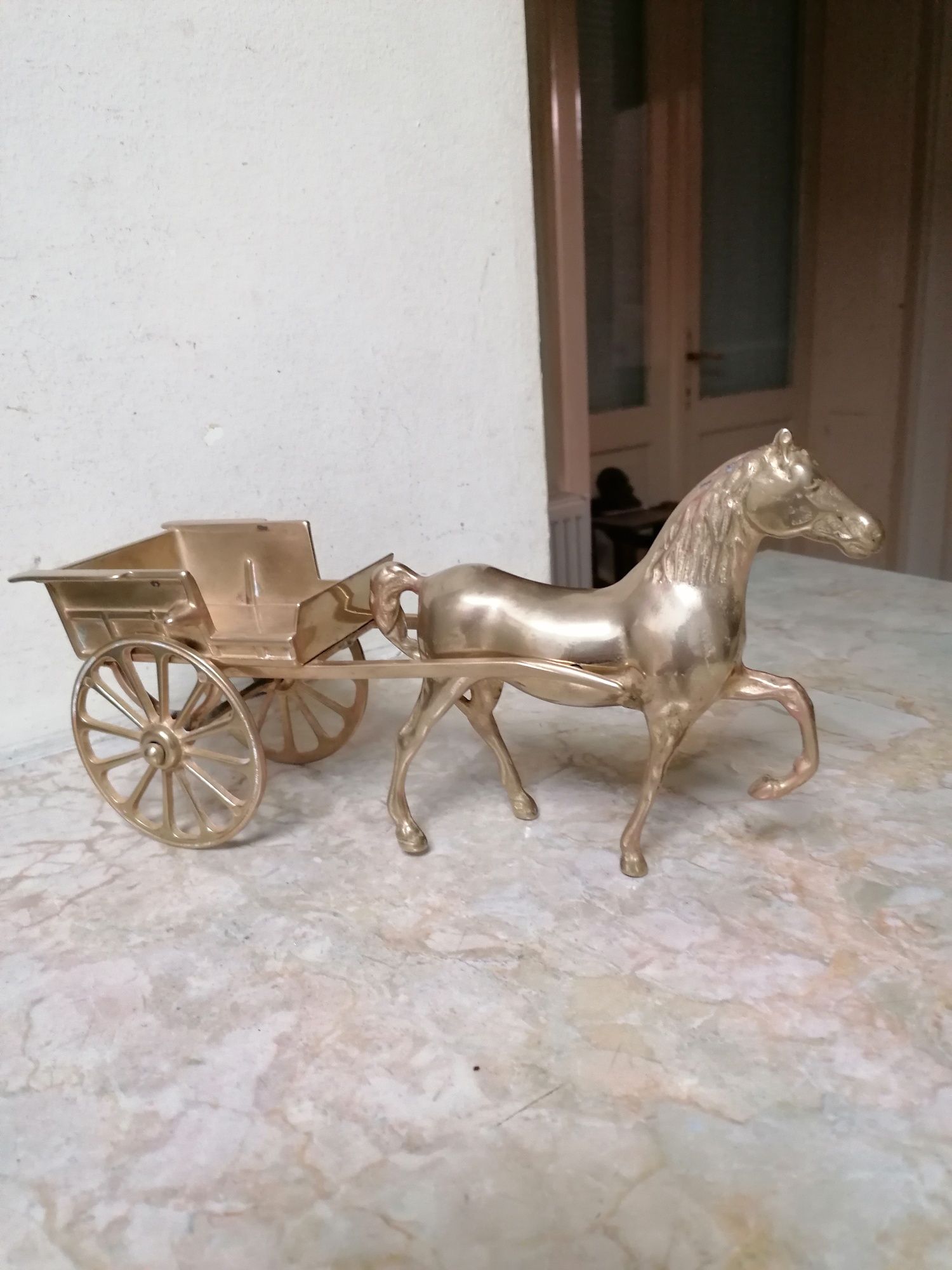 Statueta cal cu căruță din bronz