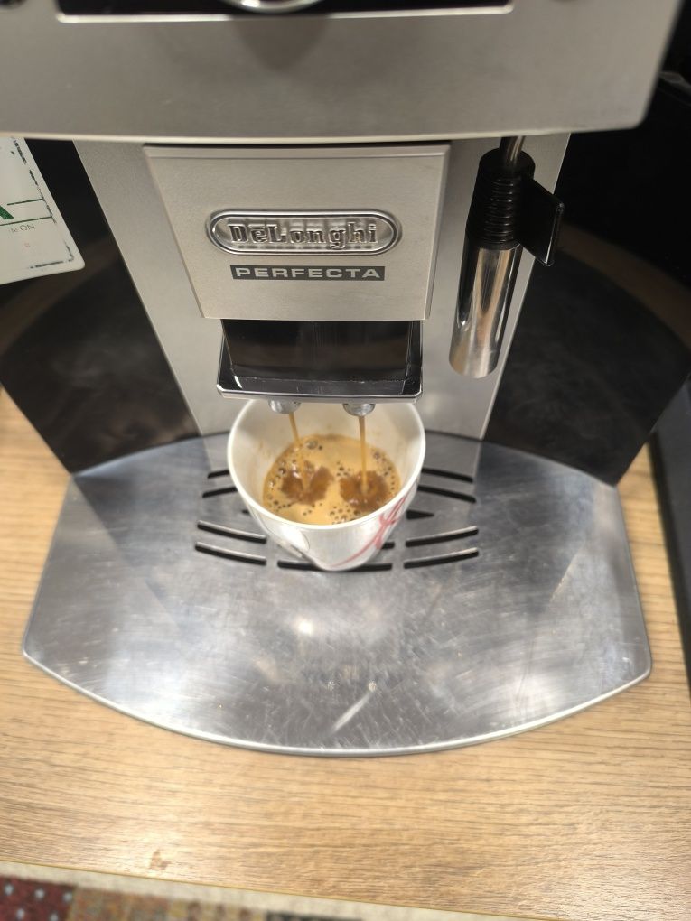 Кафемашина Delonghi perfecta