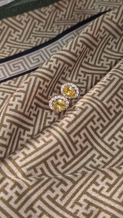 Cercei cu piatra galbena