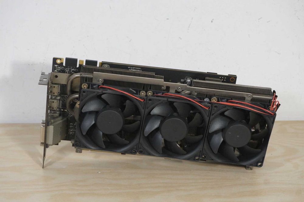 Видеокарта GPU Nvidia GTX 1070 Ti ROG Strix с безшумни перки (sonon)