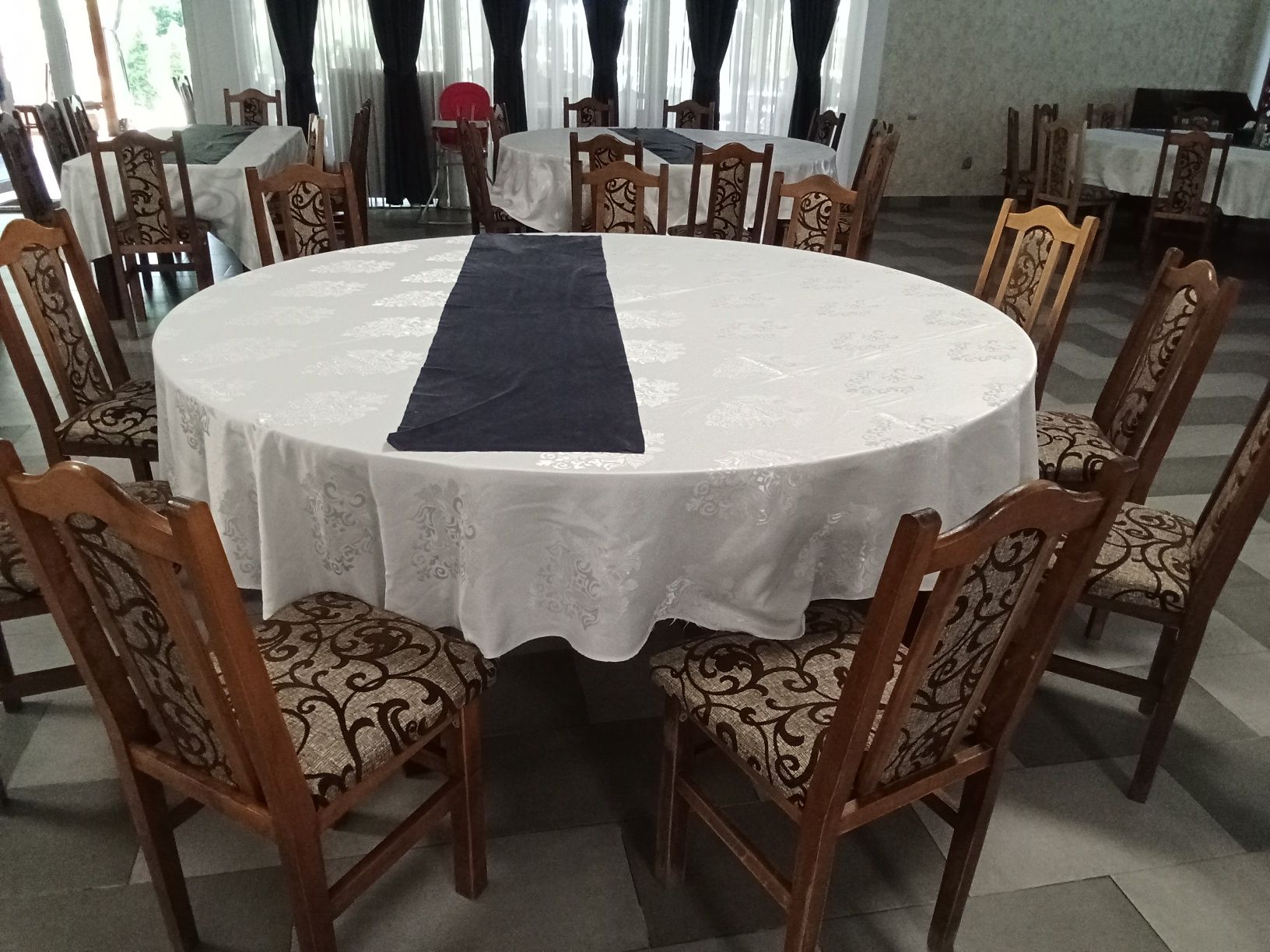 Vând mese dimensiune 220