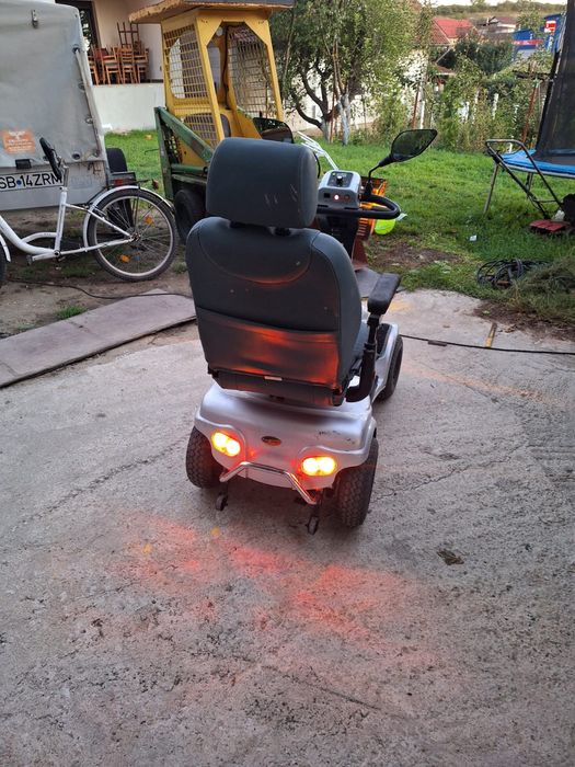 Carucior electric  persoane cu  handicap