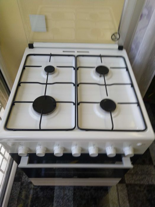 Vând aragaz pe gaz ELECTROLUX , NOU, dimensiuni 60X60X85.