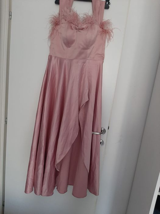 Vând rochii elegante