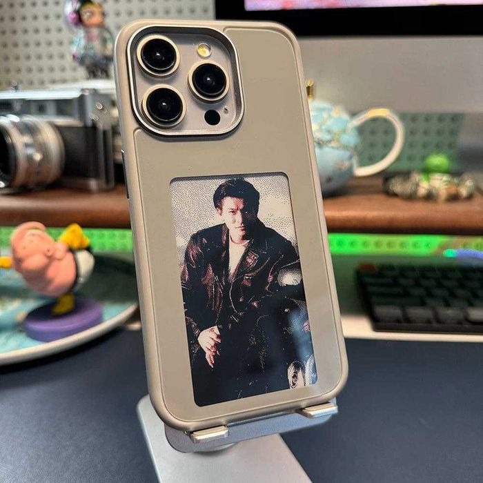 Чехлы с E-Ink Дисплеем для Iphone и Samsung моделей. Есть доставка