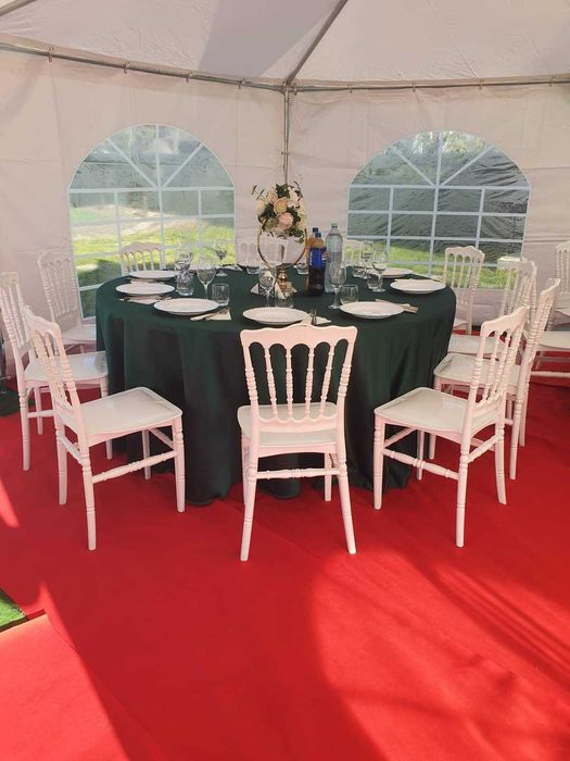 arcade florale diferite modele stâlpișori covor roșu.