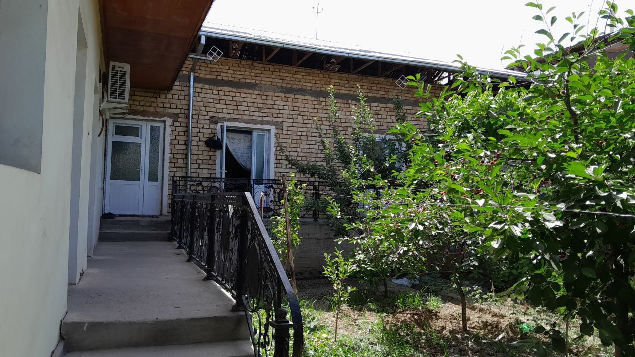 Продается дом срочно 6сотик + 3 сотки в падарок