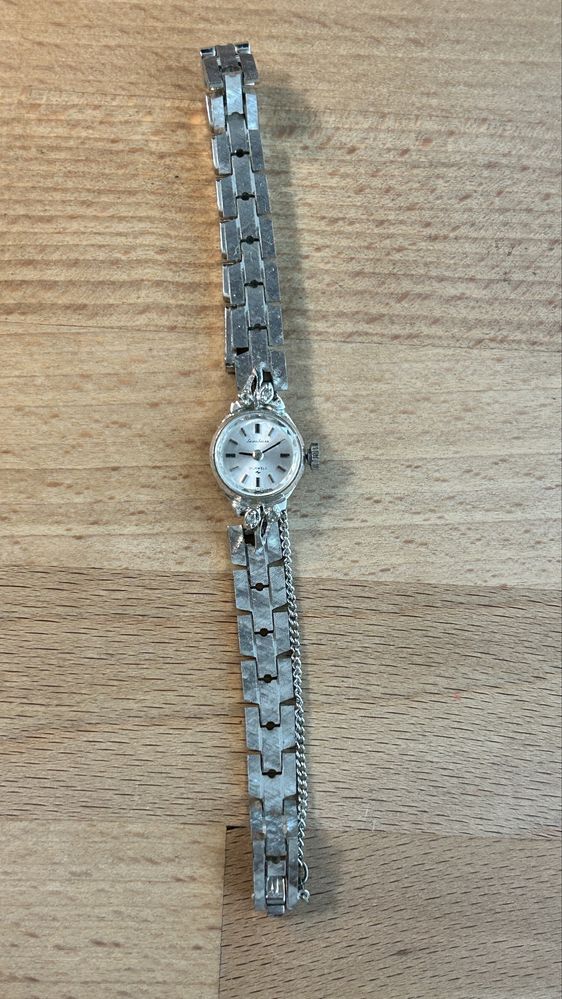 Запазен дамски Seiko от 60-тте години. Механичен с ръчно навиване.