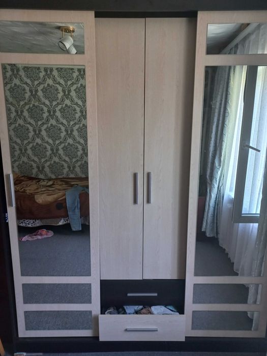 ппродам шкаф кеупе бу в хорошем состоянии