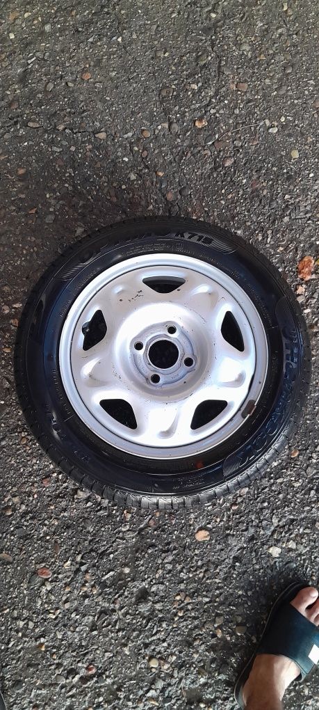 Продам шину от спарка
( 155/70 R14 )
 Кому интересно звоните по