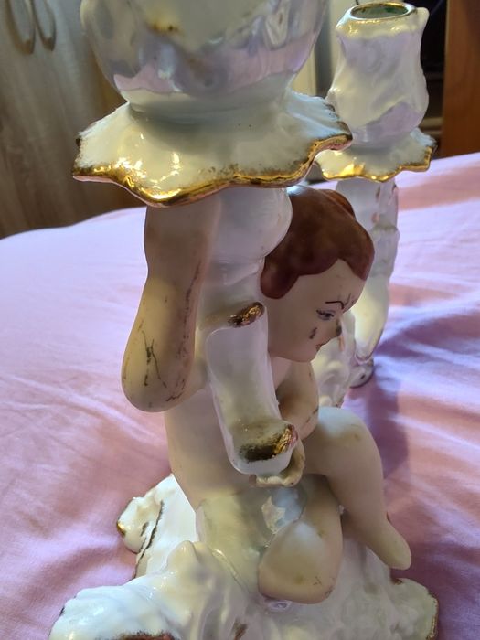 Sfeșnic din porțelan fin ARPO Curtea de Argeș ,decor cu îngeraș