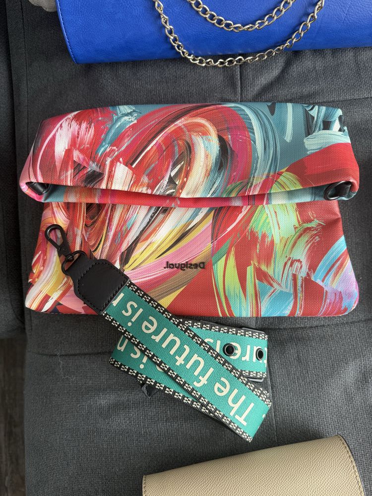 Чанти и клъчове Furla, Guess, Desigual