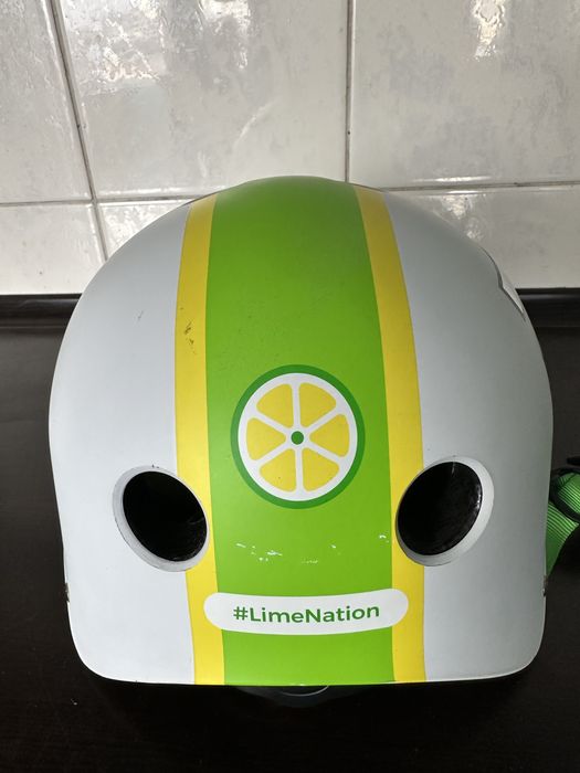 2 броя каски DC и LIME