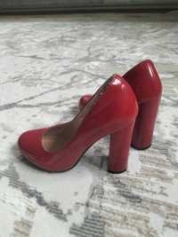 Туфли женскии ,красный