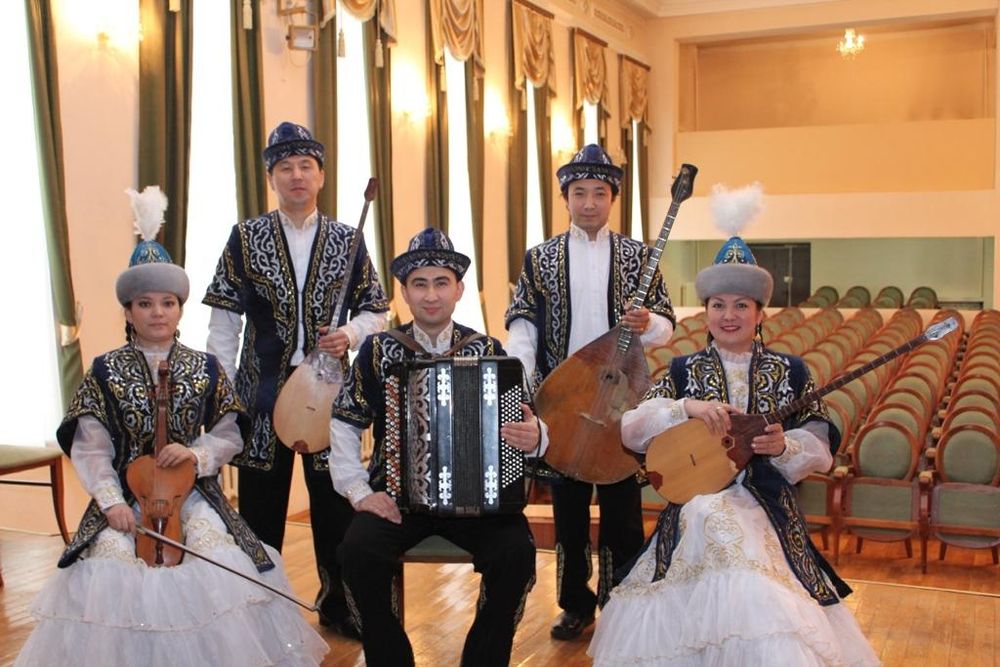 Народный музыкальный ансамбль. Домбрист. Обучение на домбре