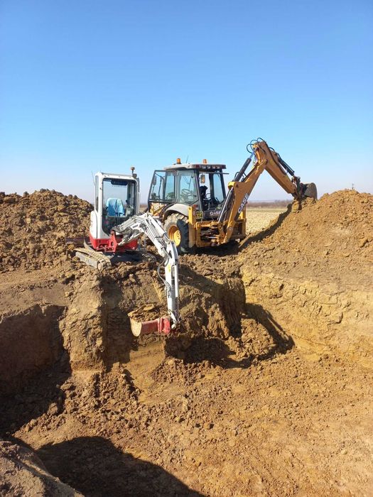 Inchiriez Buldoexcavator Case 590sr