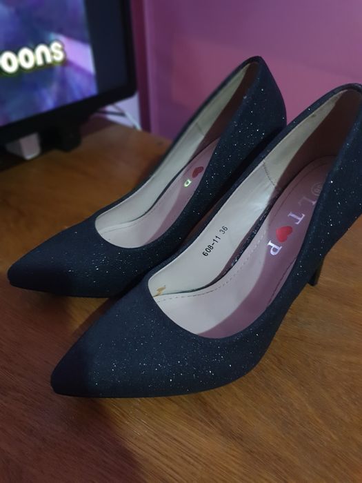 Pantofi stiletto