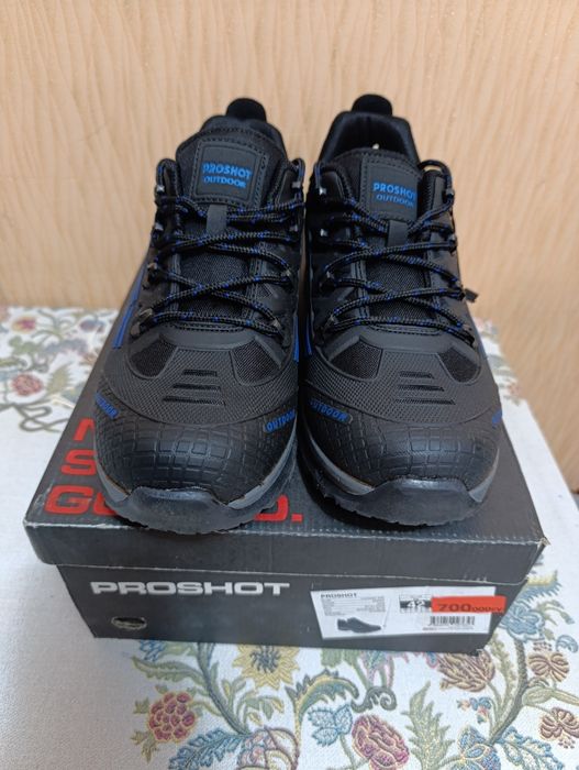 Турецкие спортивные ботинки. Размер 41,42