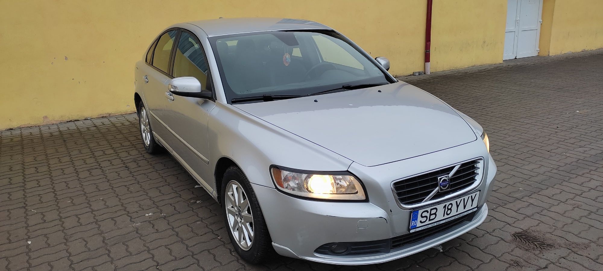 Vând Volvo S40 Facelift 2008, motor 2.0 diesel-MOTOR DEFECT