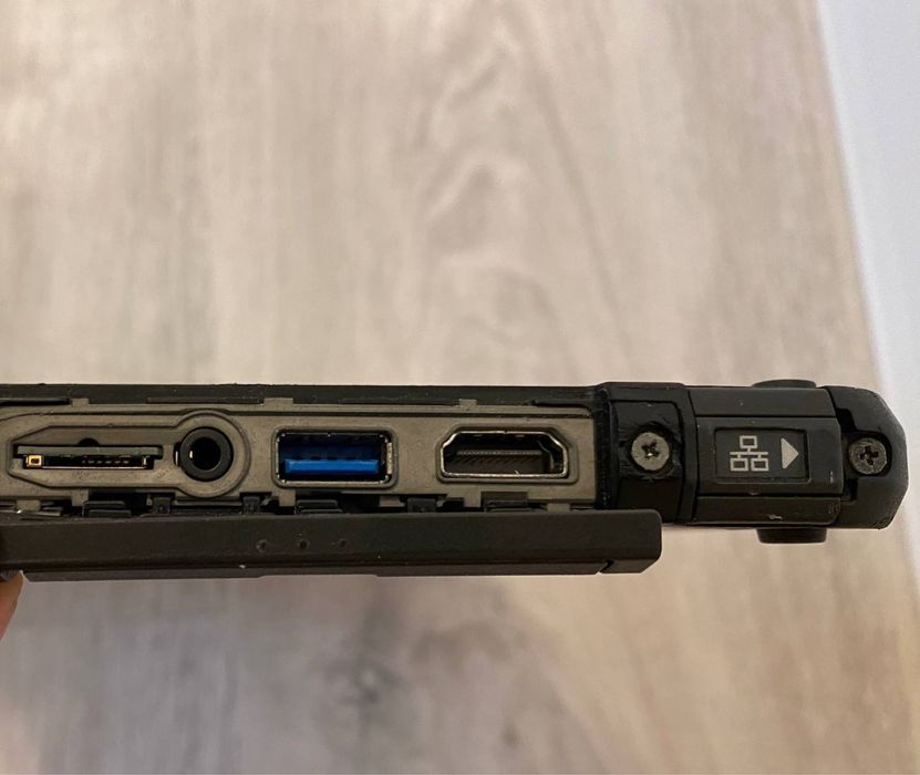 Tableta Panasonic Toughbook CF-20. Procesor i5, 8GB RAM, 256GB SSD M2