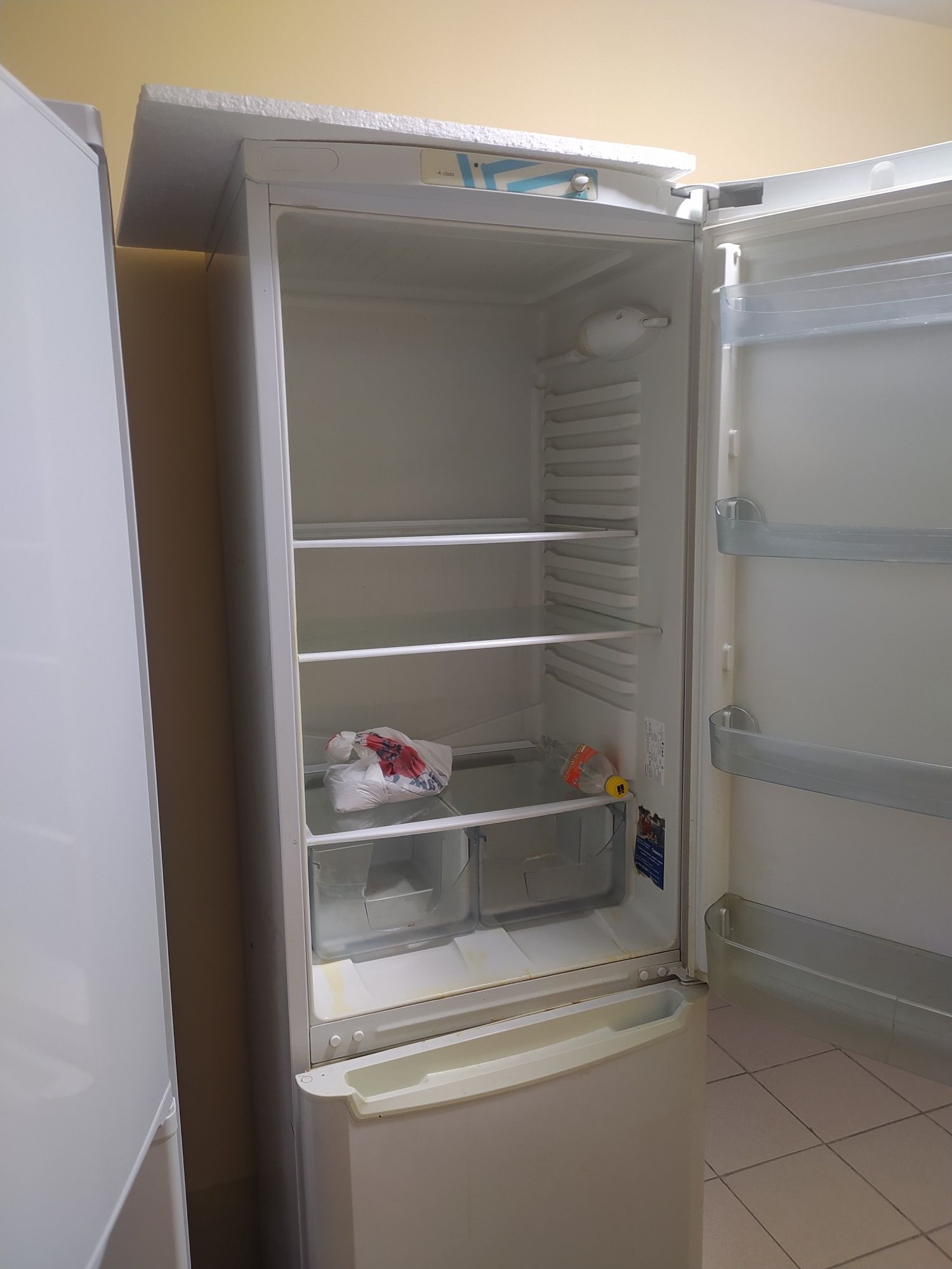 Продам 2 холодильника в неисправном состоянии