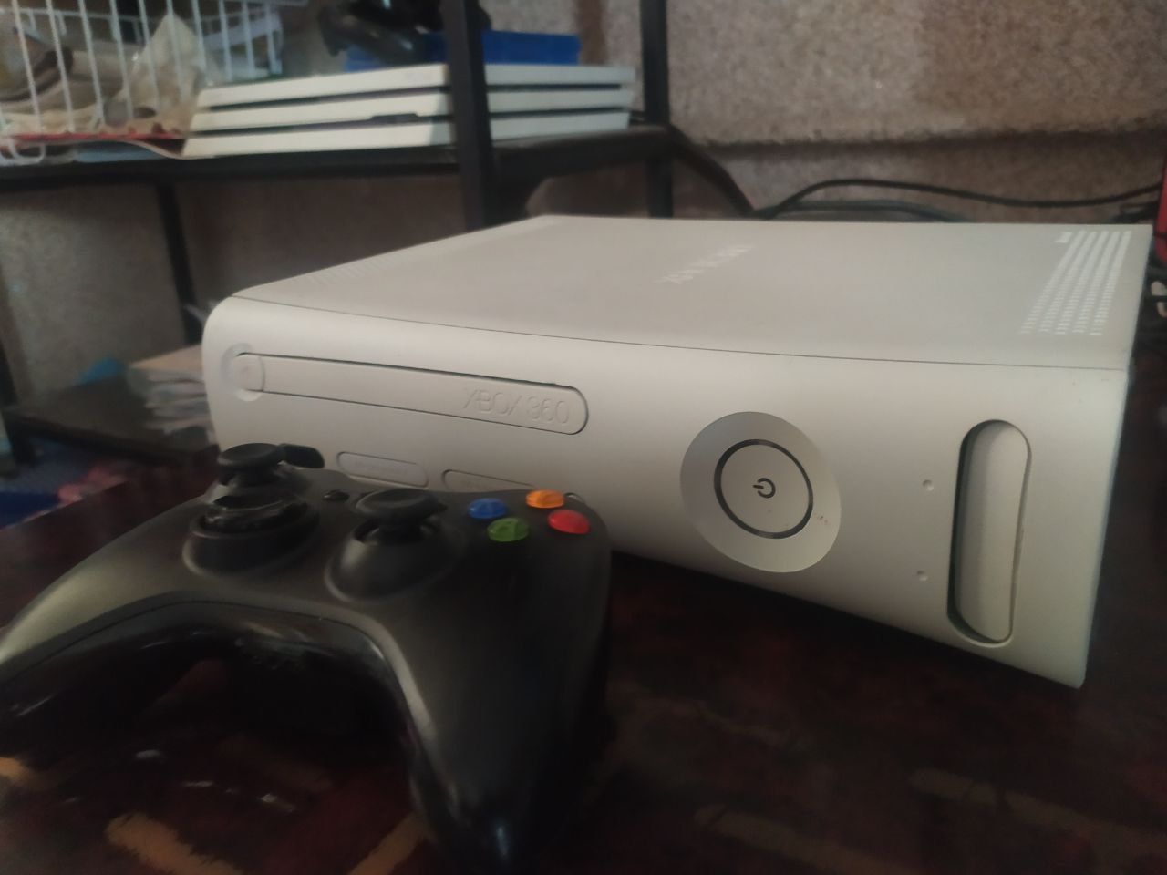 Xbox 360 , 120gb срочно сотилади холати Зур 10та лицензия диск Билан