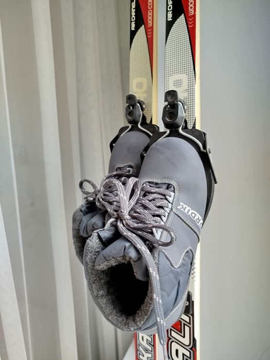 Лыжи и обувь для них