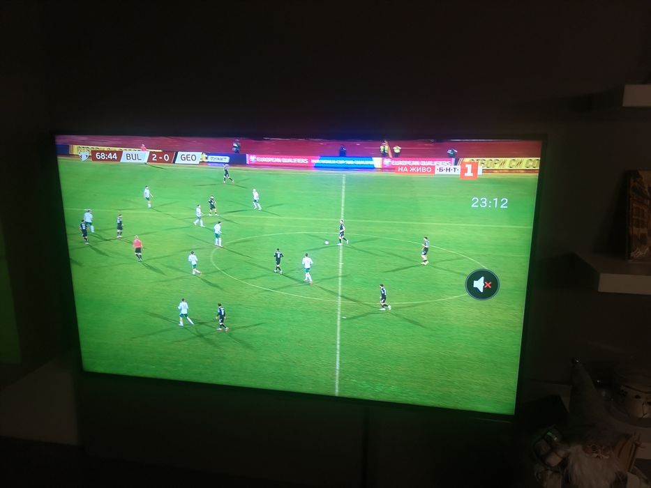 Лед телевизор САМСУНГ, с появена малка черта на екрана.