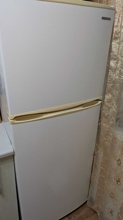 Холодильник Samsung