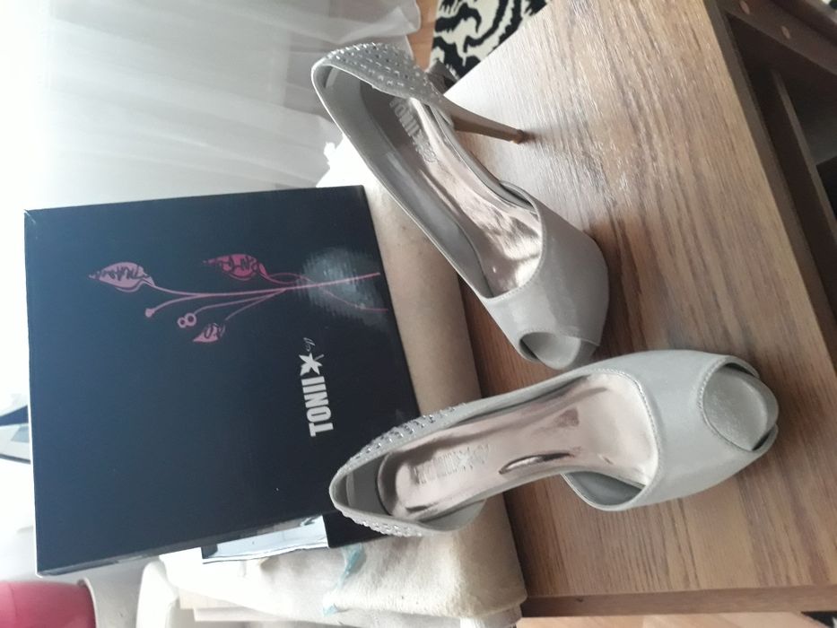 Pantofi dama mai mult de ocazie.