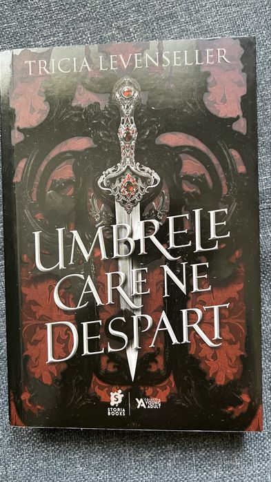 Vand cartea “Umbrele care ne despart” de Tricia Levenseller