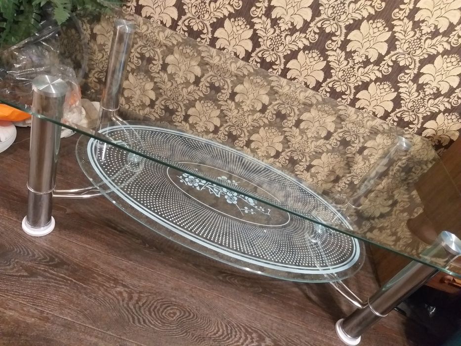 Продам стол стеклянный