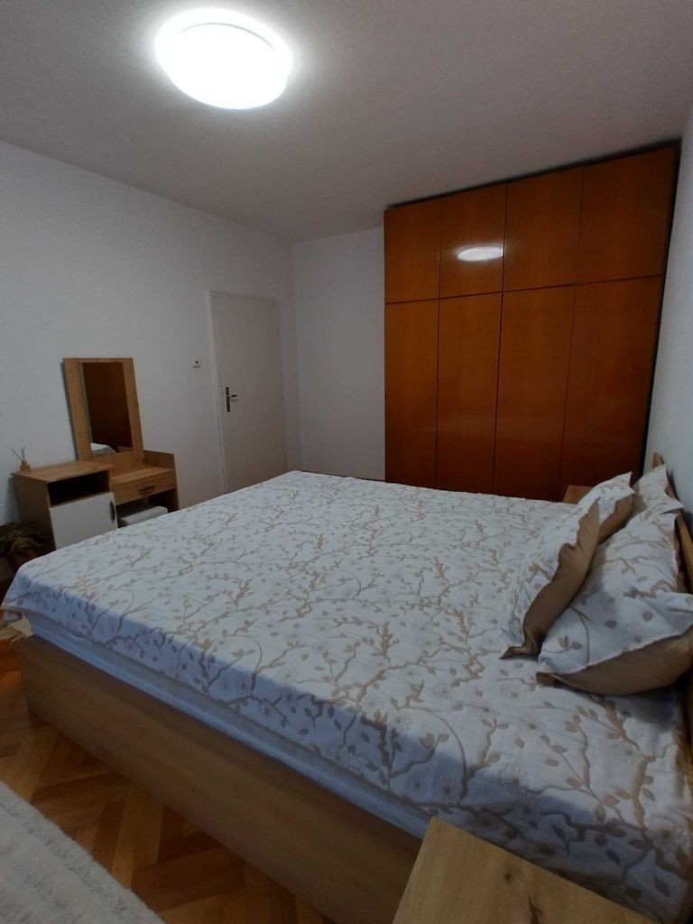 Дава се под наем Четиристаен апартамент в София, Дианабад - 80 кв.м за 900 € - Снимка #2