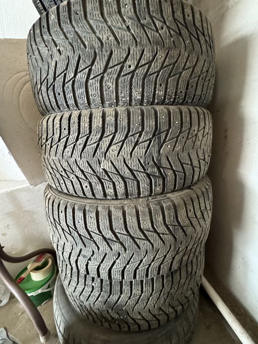 Продам зимние шины 225/45/18 сост идеал