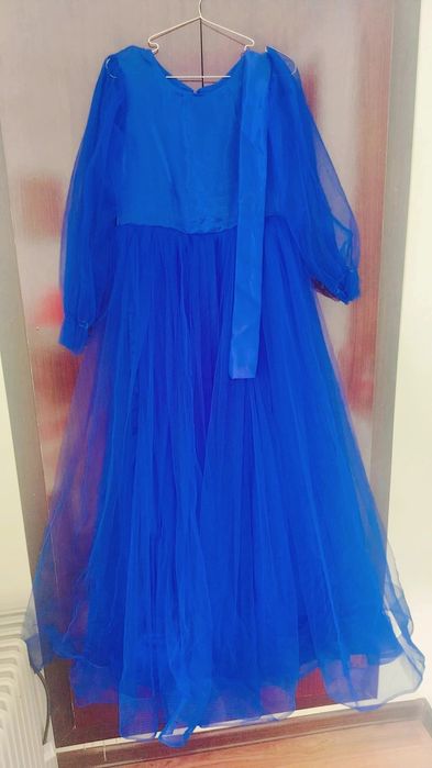 Vecherni ko'ylak- M razmeri to'q ko'k rang