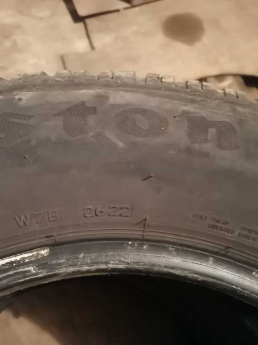 Зимни гуми 2 броя firestone 215/70/16 и 4 броя летни 165/70/14