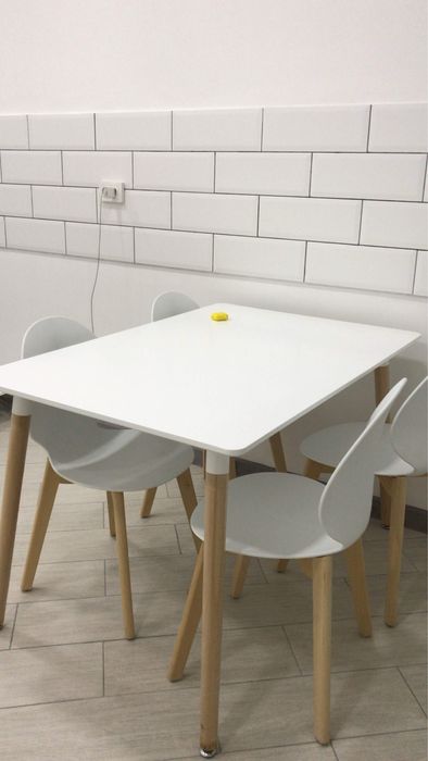 Продам стол обеденный