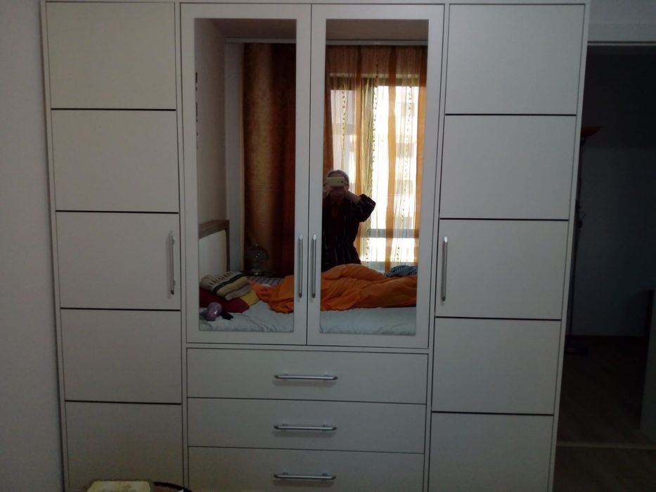 Vând dulap nou 4 usi