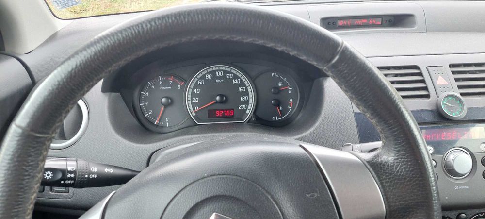 Продавам Suzuki Swift 1,3i Газ-бензин 93000 км.