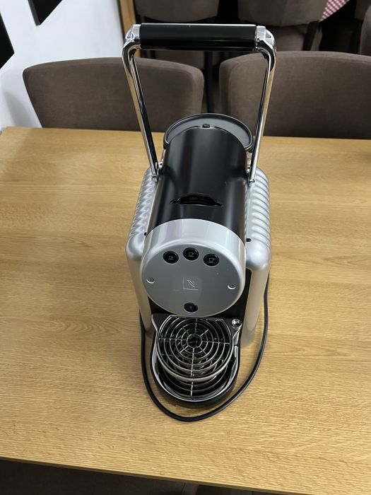 Espressor de cafea profesional Nespresso Zenius