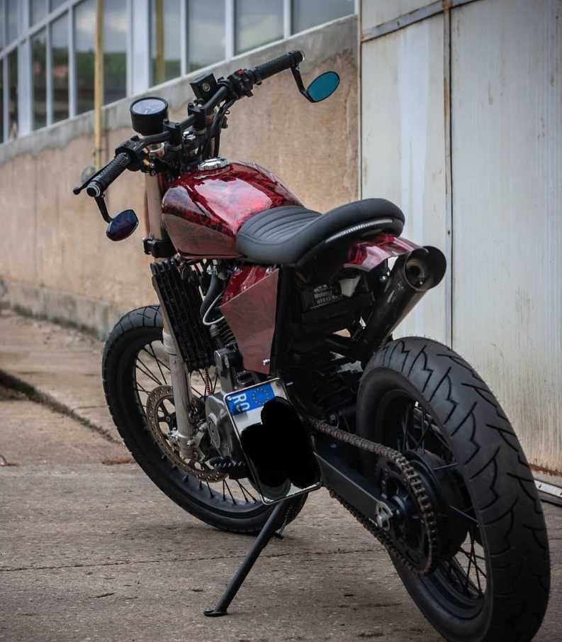 DR  650 scrambler (se poate conduce si cu A2)